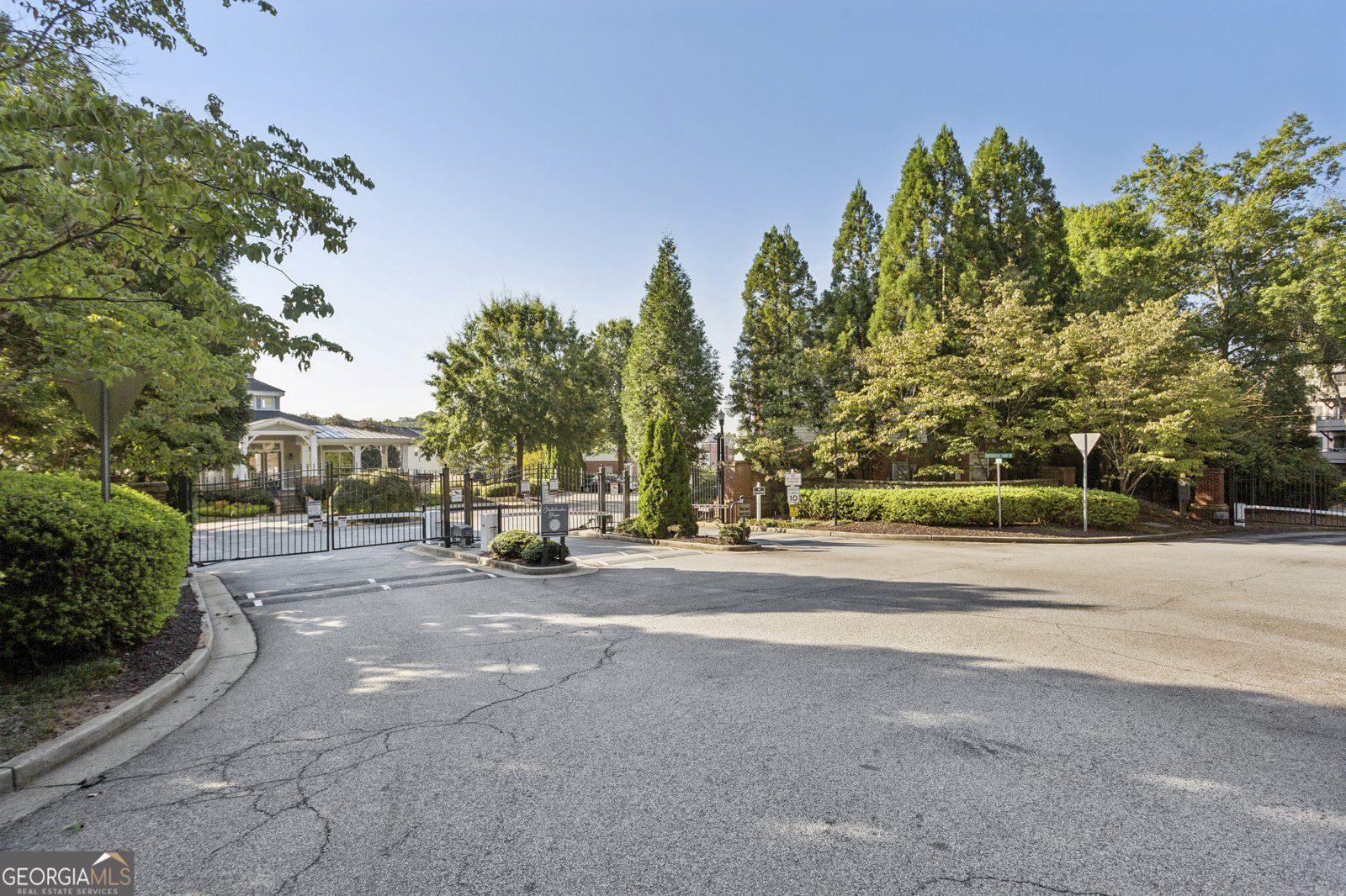 3790 Chattahoochee Summit Drive Atlanta - 28