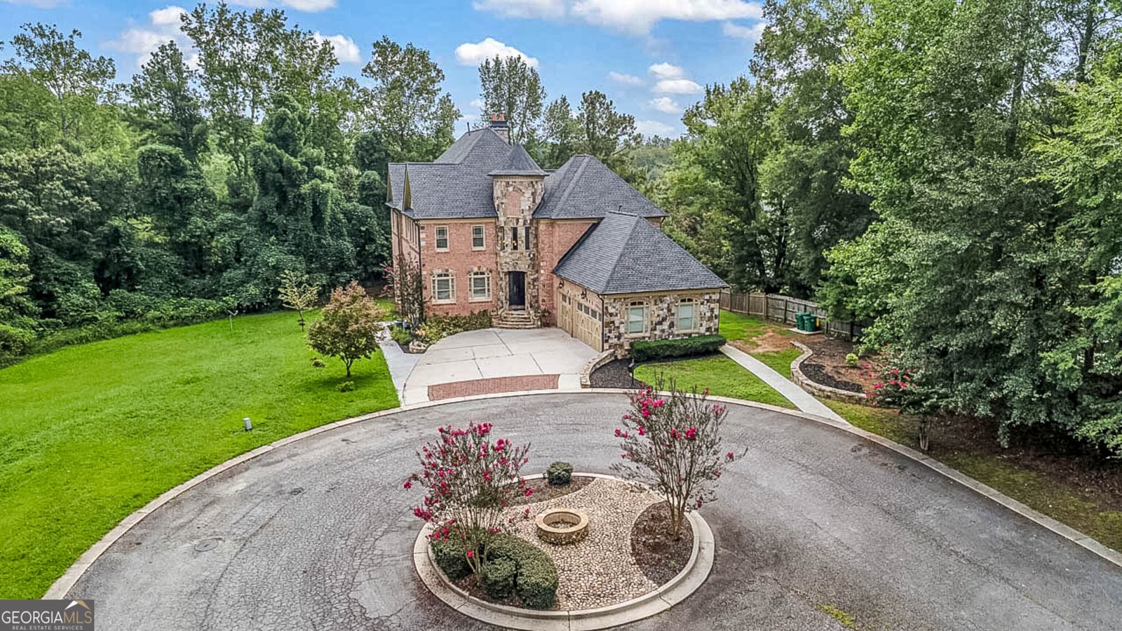 7611 Regency Circle Sandy Springs - 1