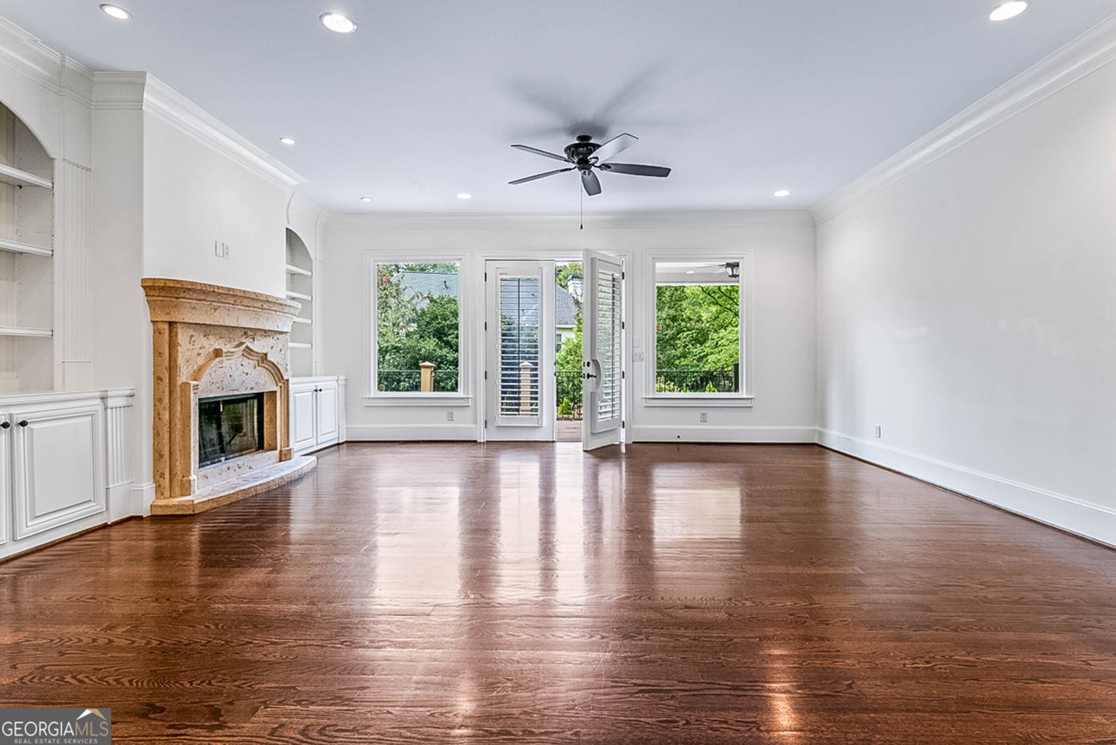 7611 Regency Circle Sandy Springs - 15