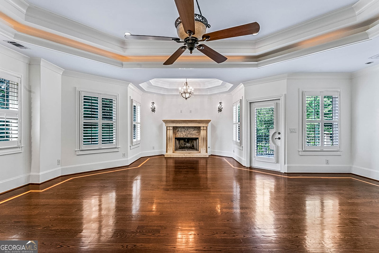 7611 Regency Circle Sandy Springs - 19