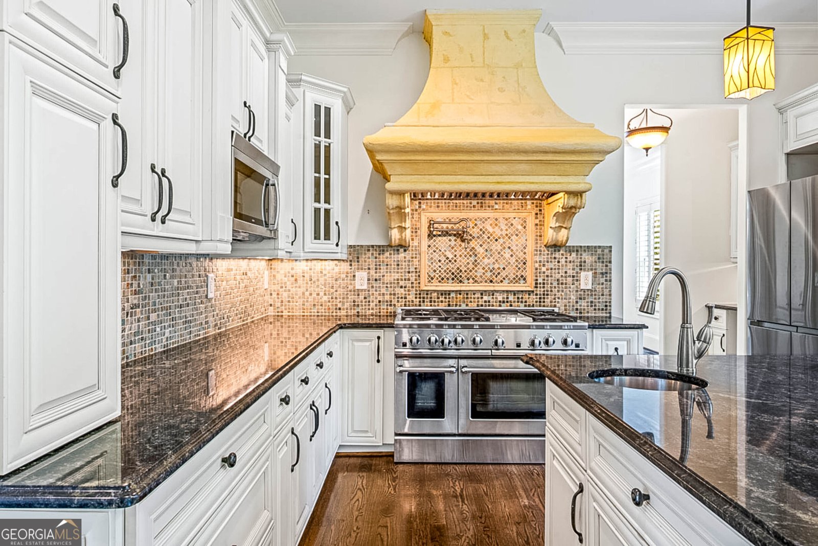 7611 Regency Circle Sandy Springs - 23