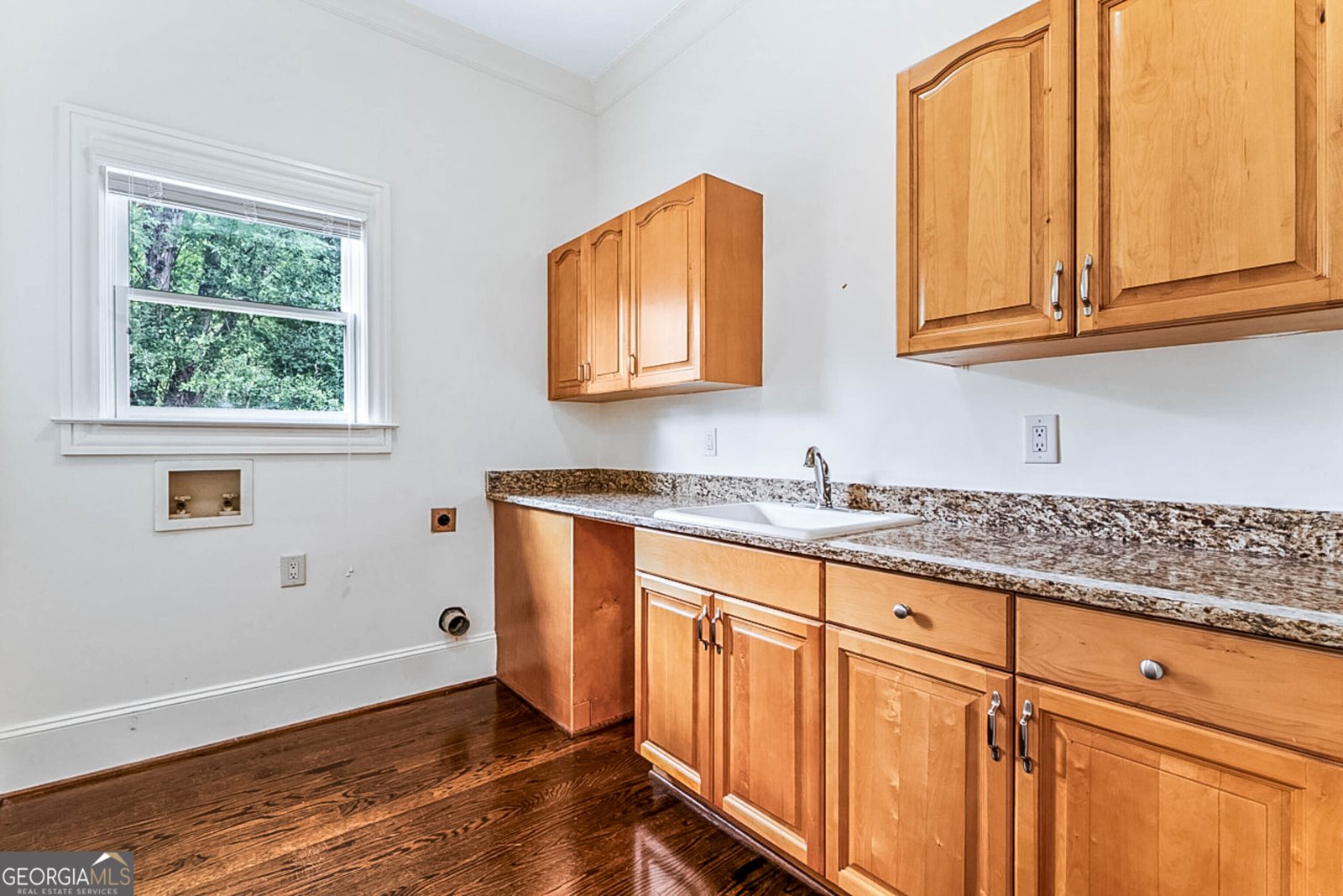 7611 Regency Circle Sandy Springs - 34
