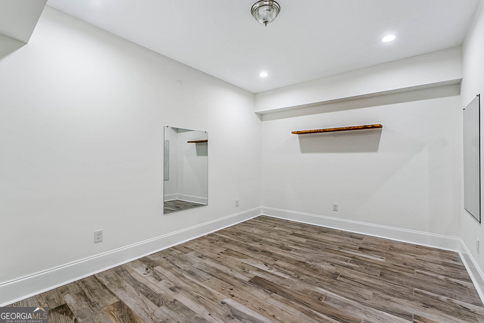 7611 Regency Circle Sandy Springs - 57