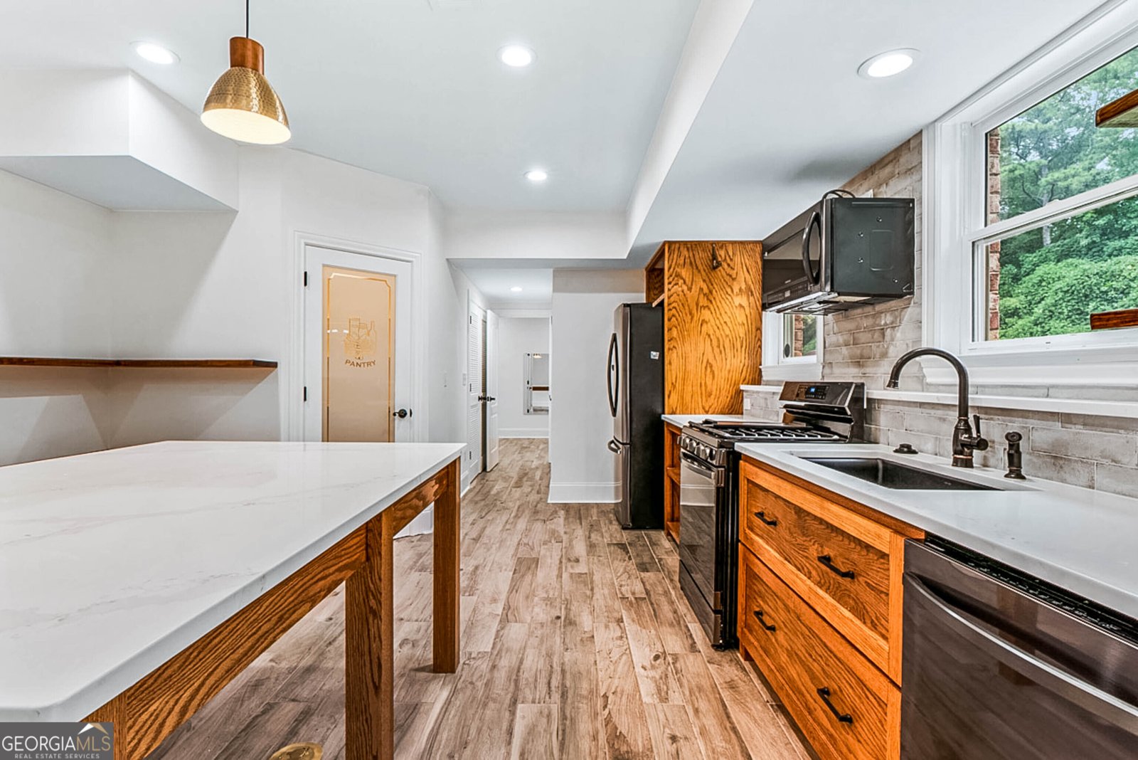 7611 Regency Circle Sandy Springs - 64