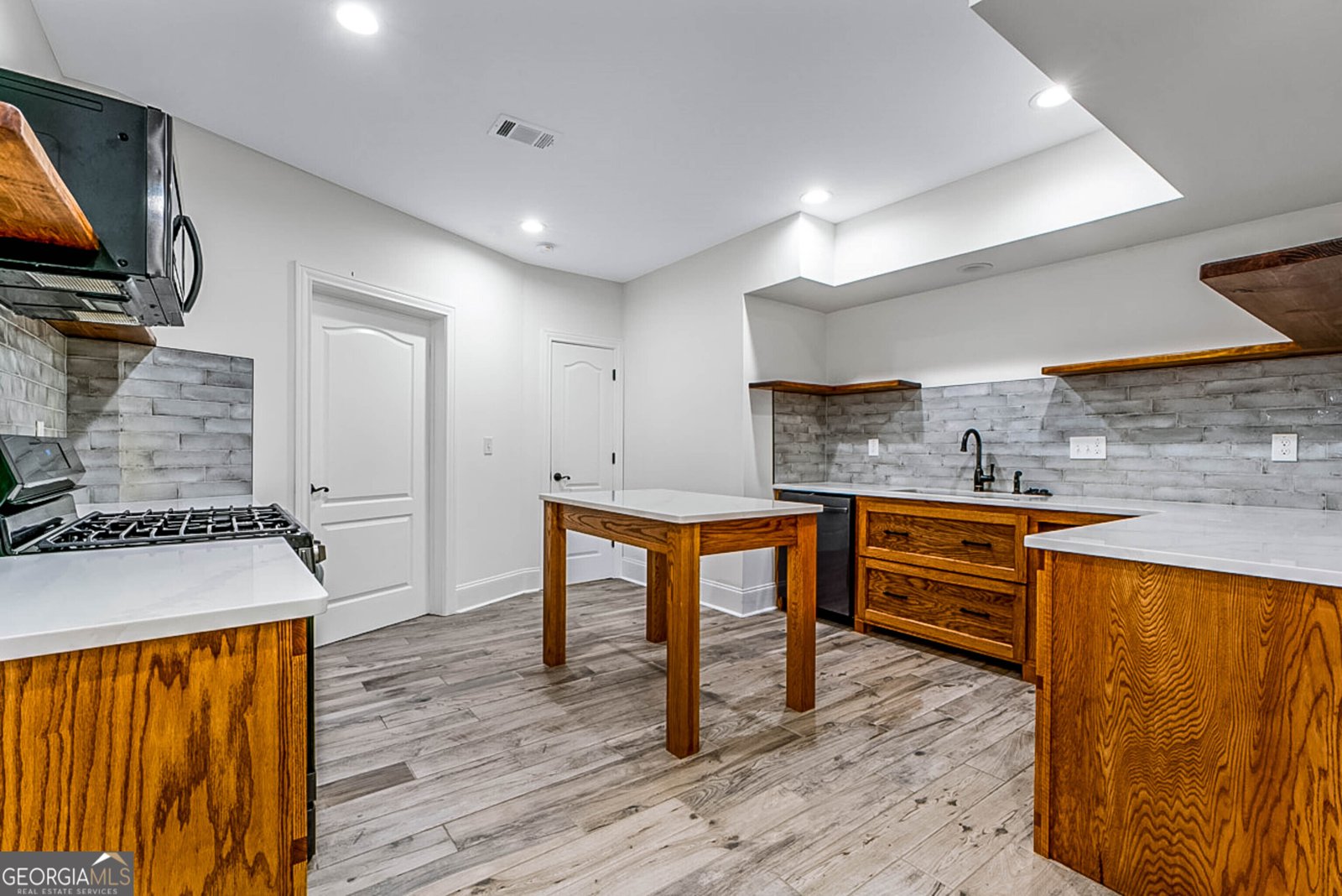 7611 Regency Circle Sandy Springs - 65