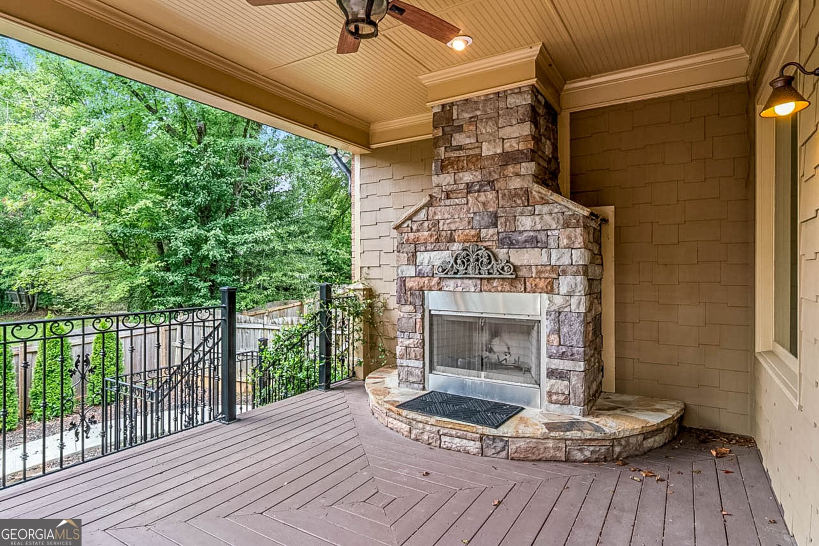 7611 Regency Circle Sandy Springs - 73