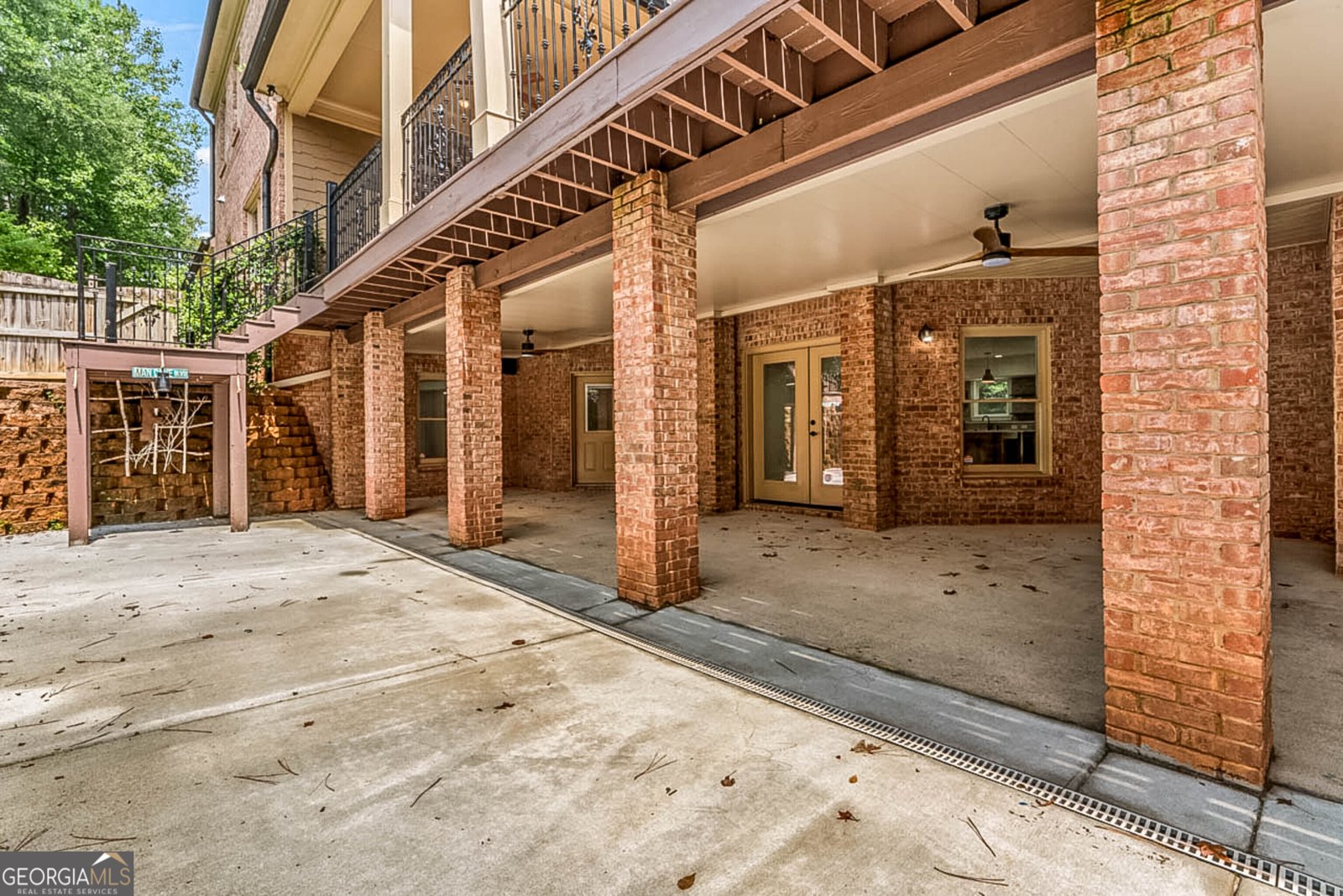 7611 Regency Circle Sandy Springs - 74