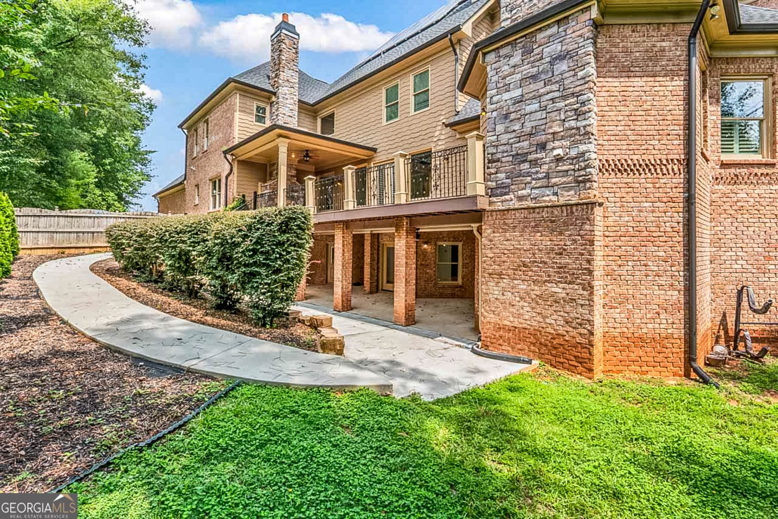 7611 Regency Circle Sandy Springs - 75