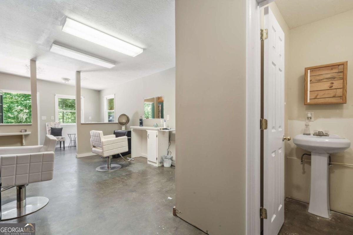 471 & 475 STERLING Road Jasper - 24