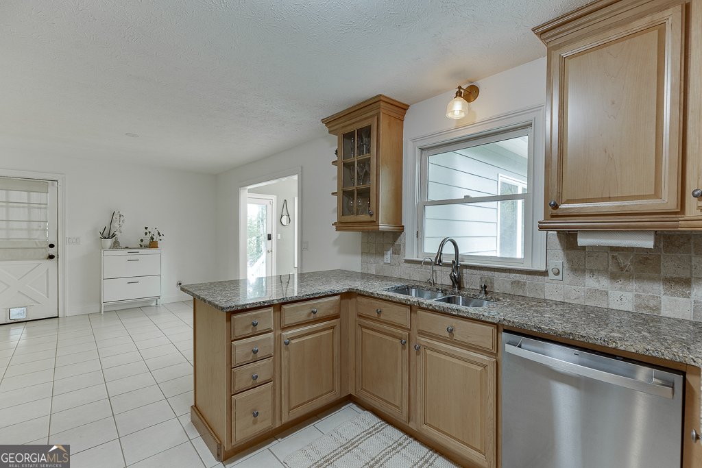 4724 Gateway Lane Flowery Branch - 16