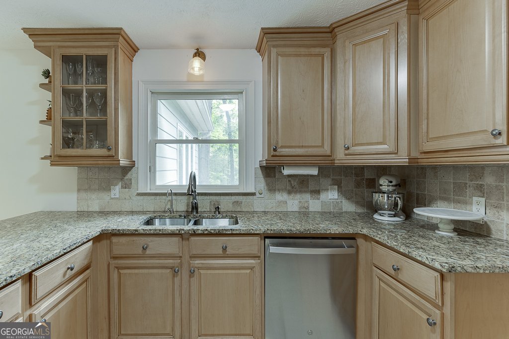 4724 Gateway Lane Flowery Branch - 18