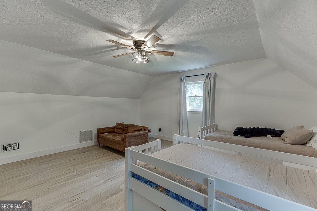 4724 Gateway Lane Flowery Branch - 36