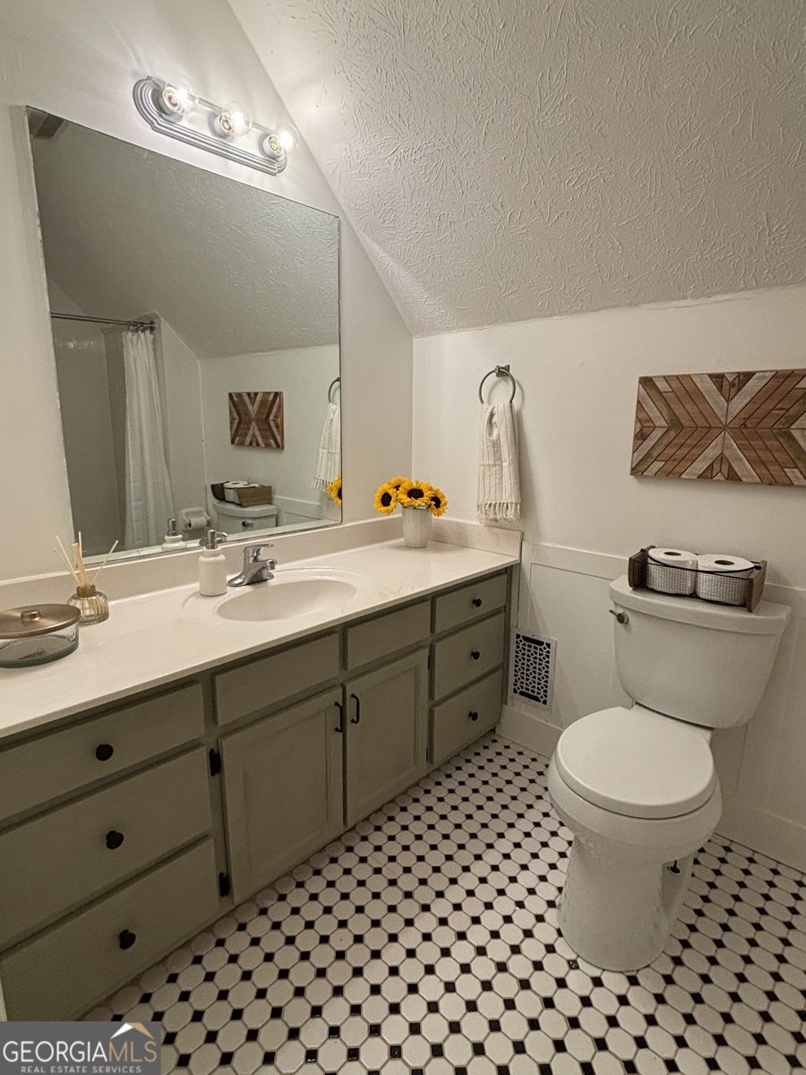 4724 Gateway Lane Flowery Branch - 38