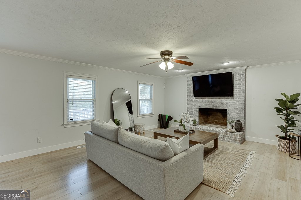 4724 Gateway Lane Flowery Branch - 8