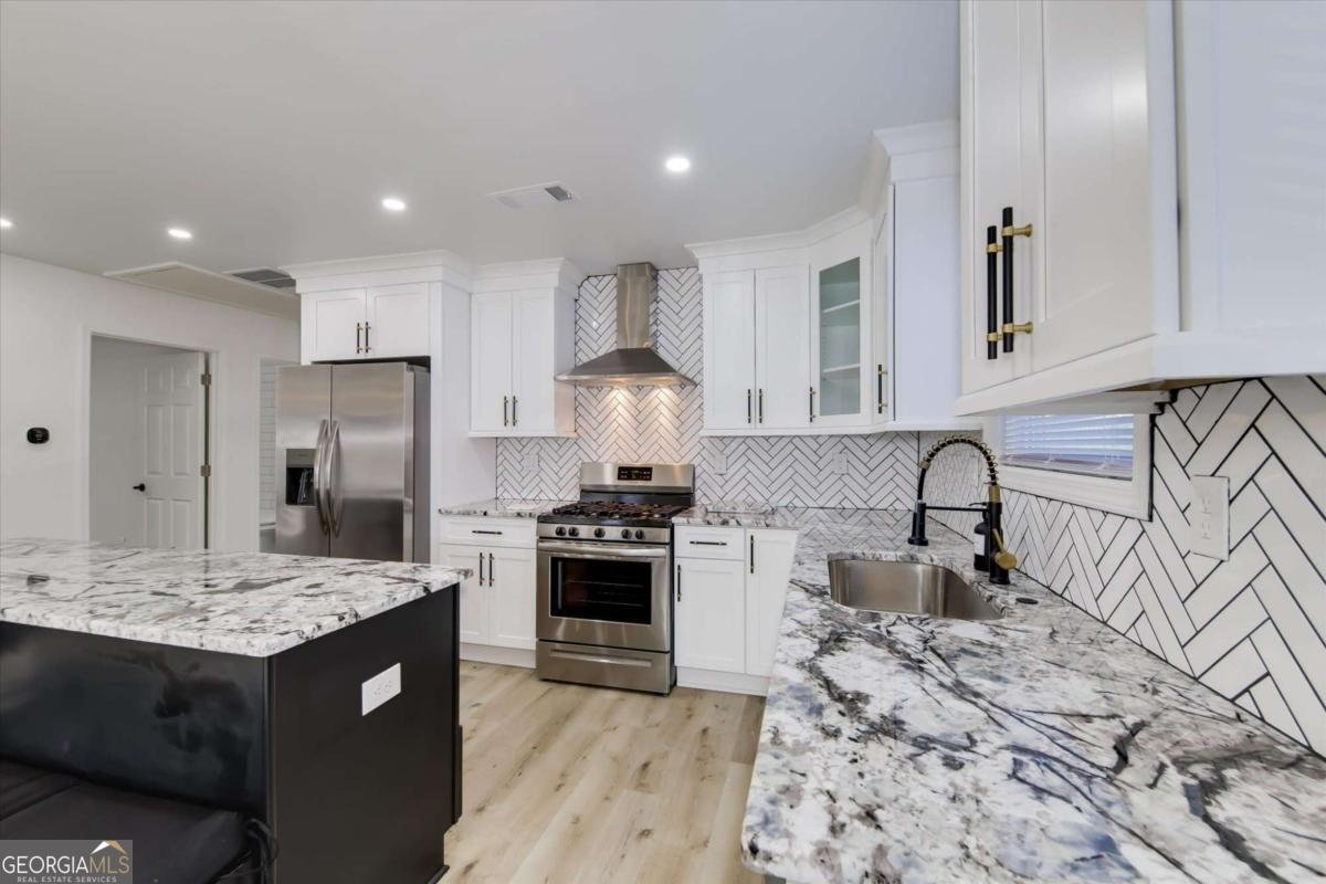 1869 Chapman Avenue East Point - 4