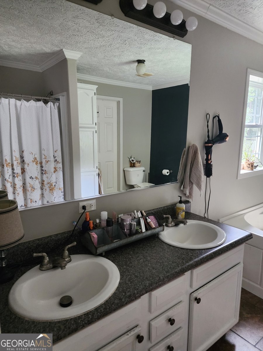 1571 STILL WATERS Road HARTWELL - 22