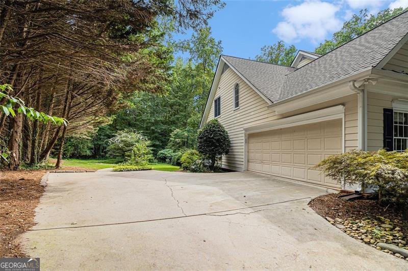 4927 RED CLIFF Powder Springs - 40