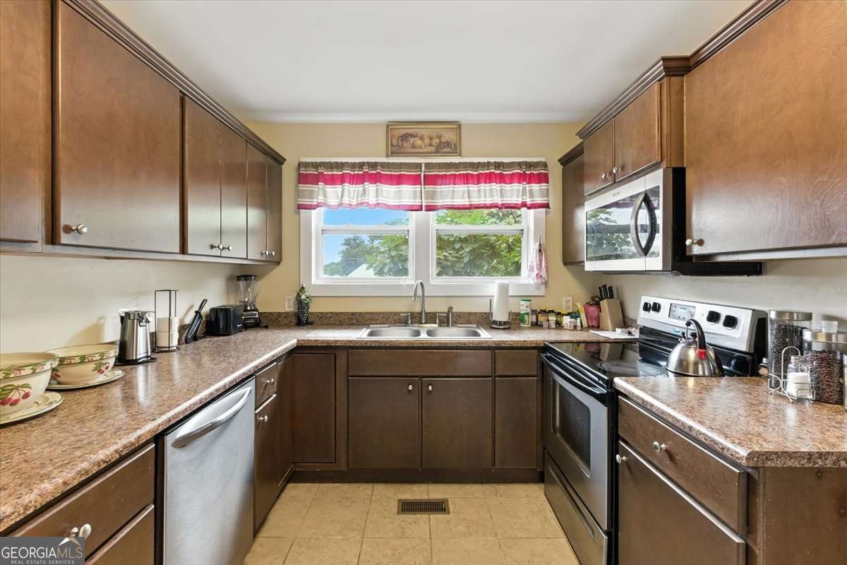 501 Douglas Street Cartersville - 1