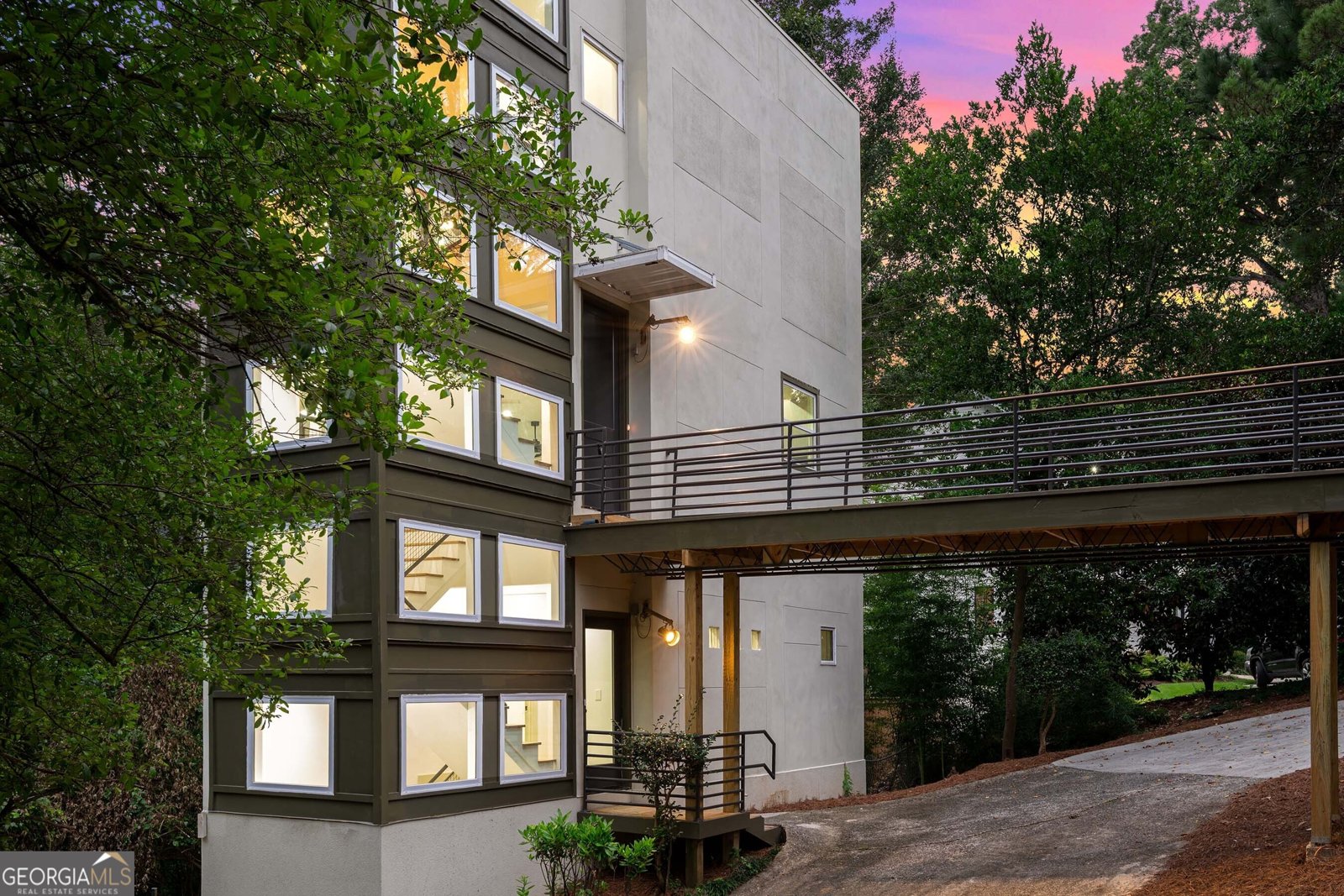 335 Eureka Drive Atlanta - 60