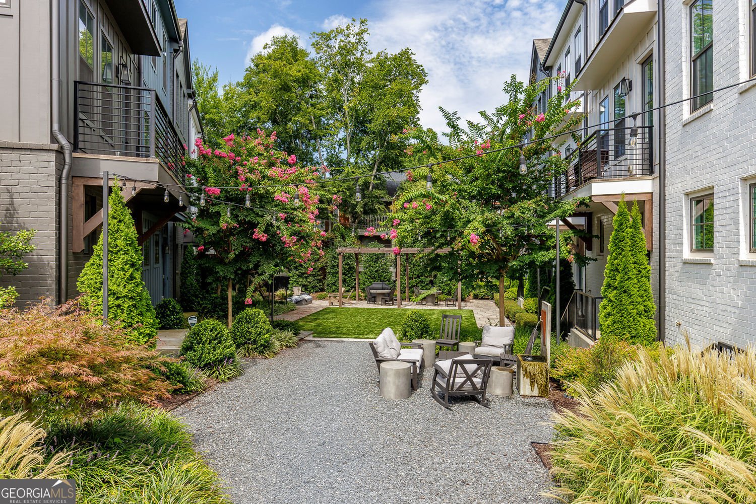 183 Chestnut Circle Atlanta - 27