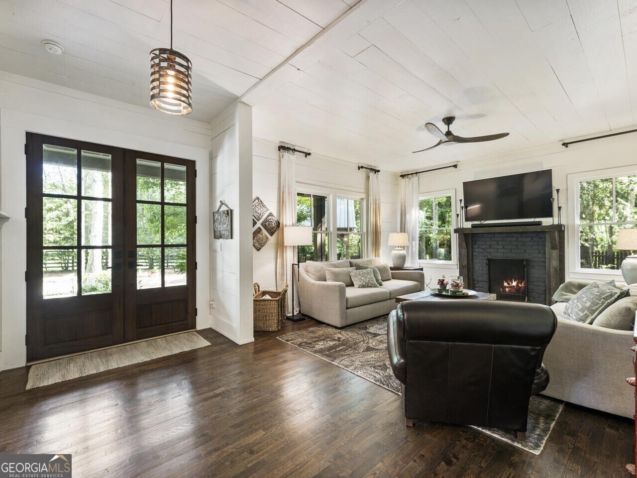 3245 Longstreet Road Milton - 3