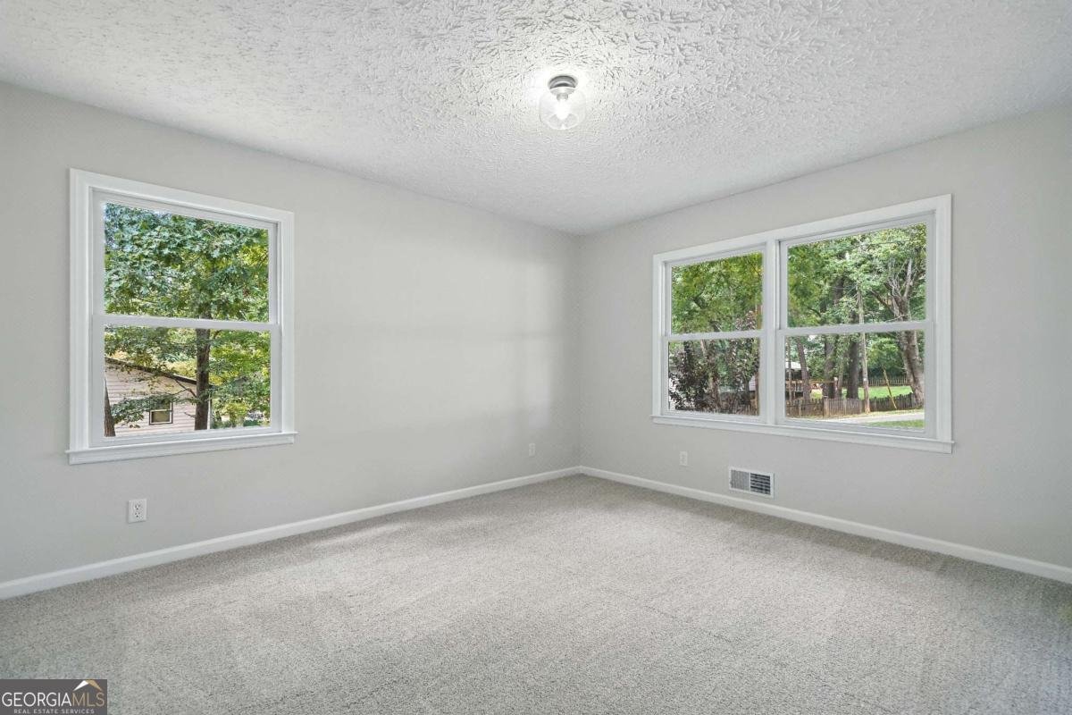 115 Dixie Lane Ball Ground - 22