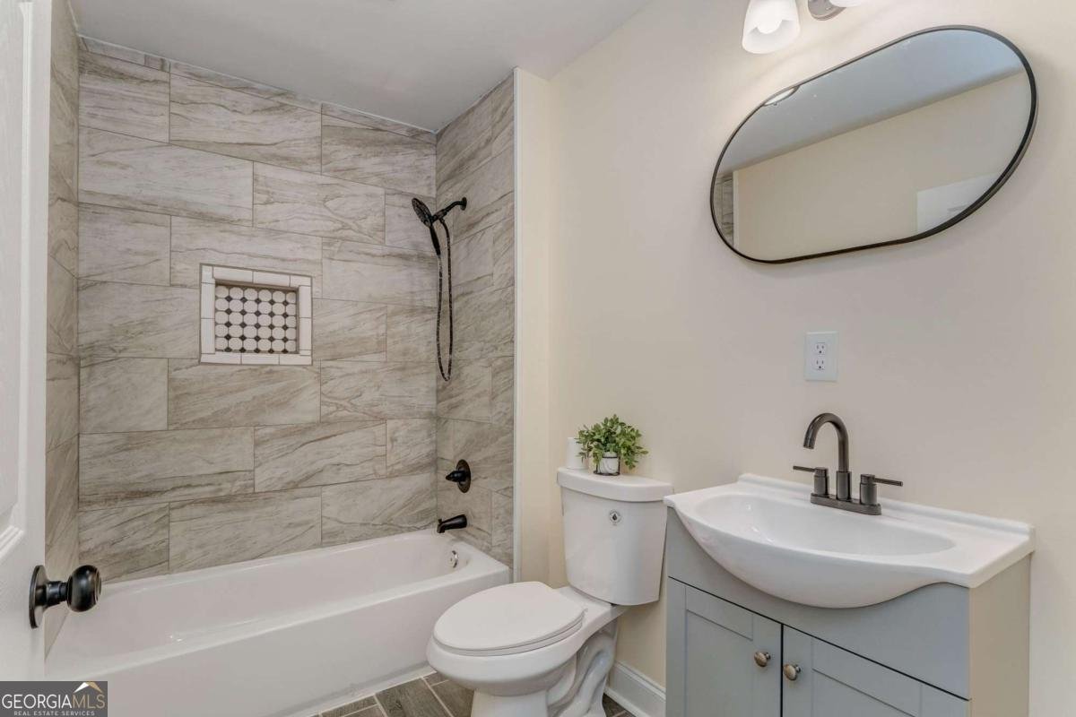 310 Kingston Avenue Rome - 8
