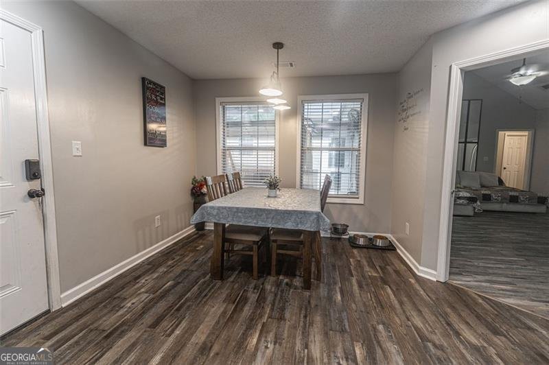 23 HAMPTON Drive White - 12