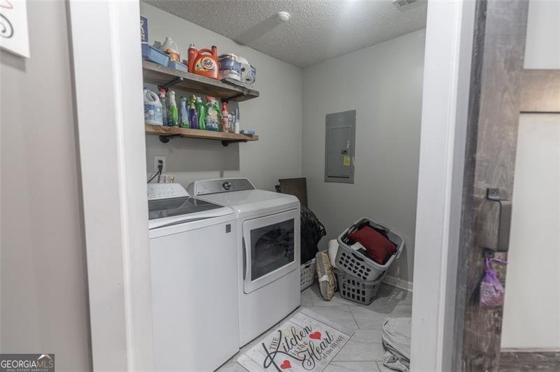 23 HAMPTON Drive White - 13