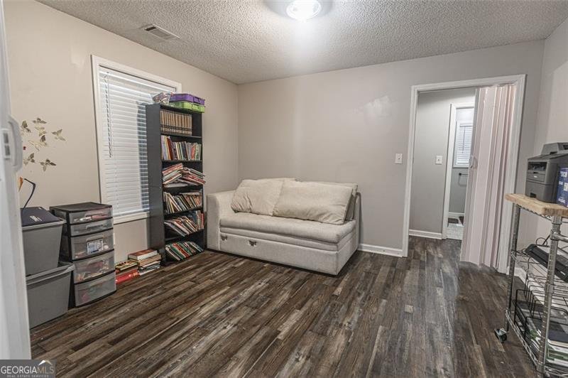 23 HAMPTON Drive White - 21
