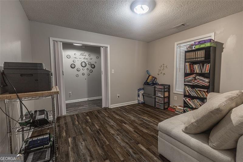 23 HAMPTON Drive White - 22