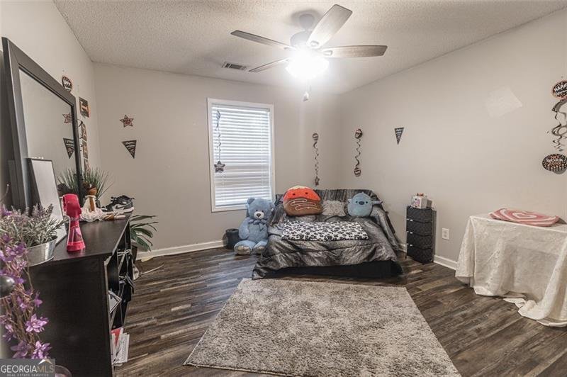 23 HAMPTON Drive White - 25