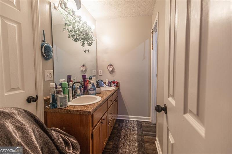 23 HAMPTON Drive White - 29