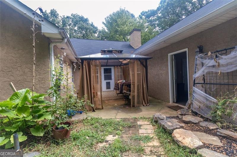 23 HAMPTON Drive White - 31