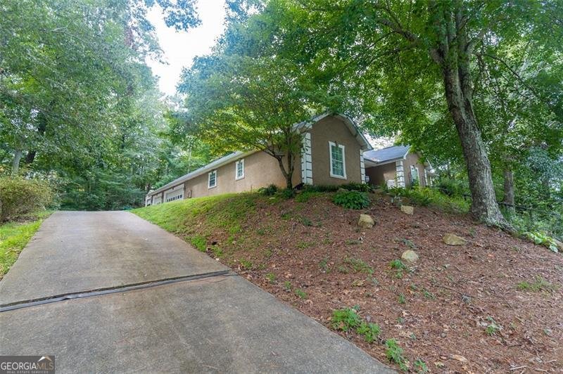 23 HAMPTON Drive White - 5