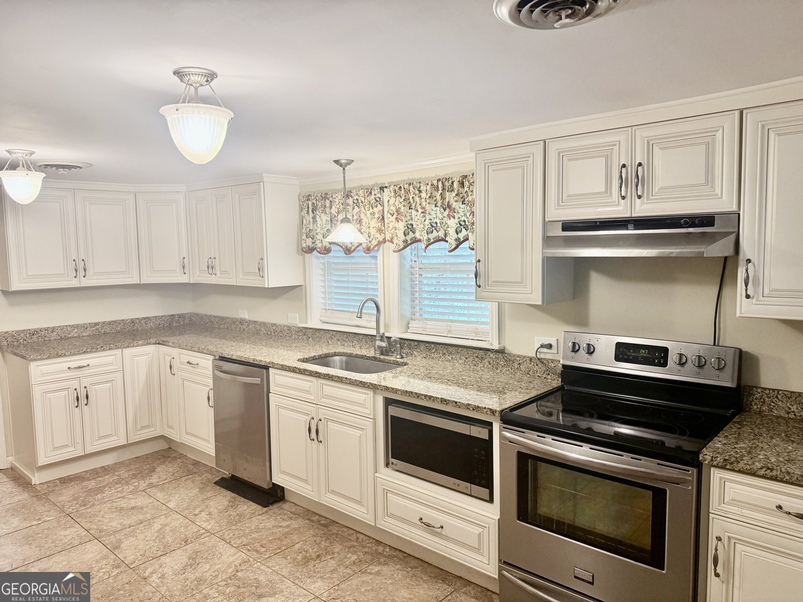 585 Greeson Street Summerville - 1