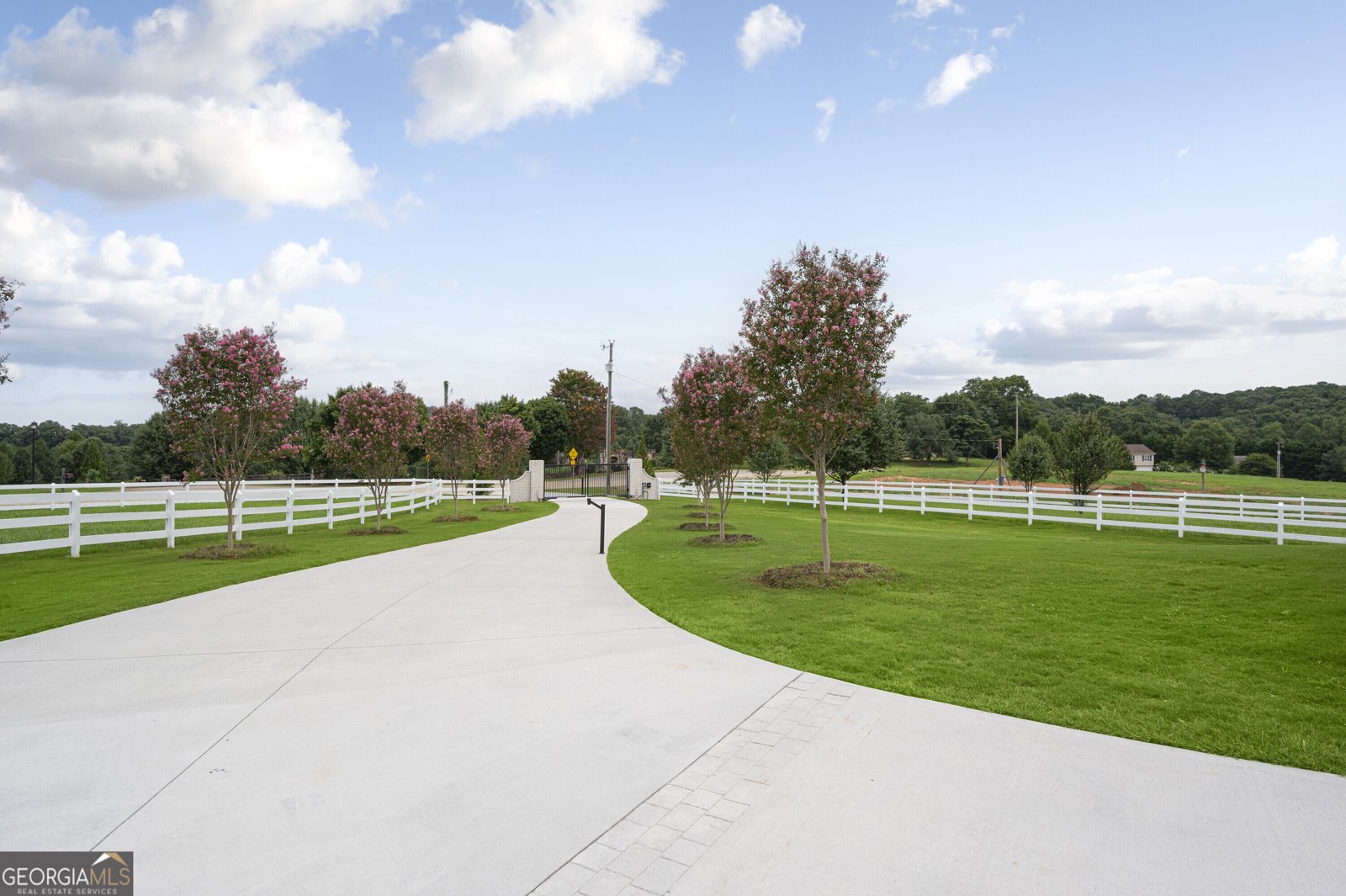1054 Dee Kennedy Road Auburn - 43