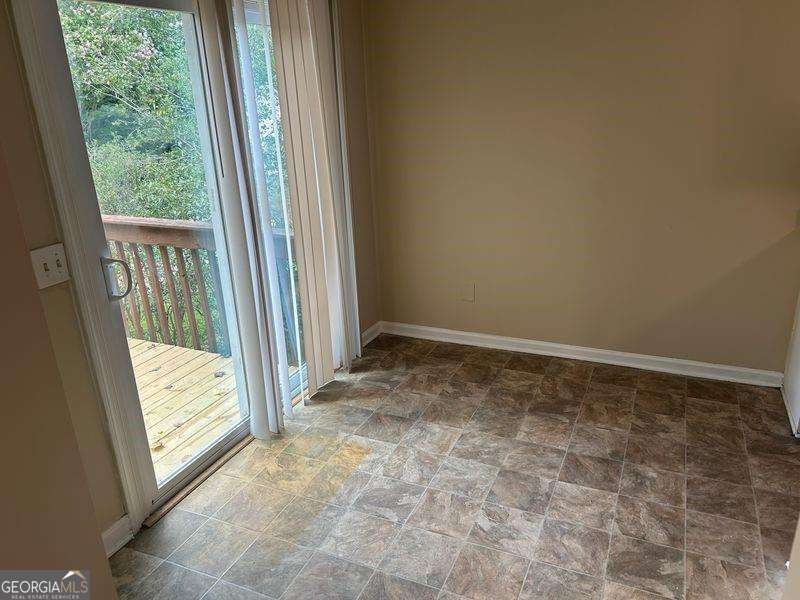 2494 Riverwood Spring Ellenwood - 4