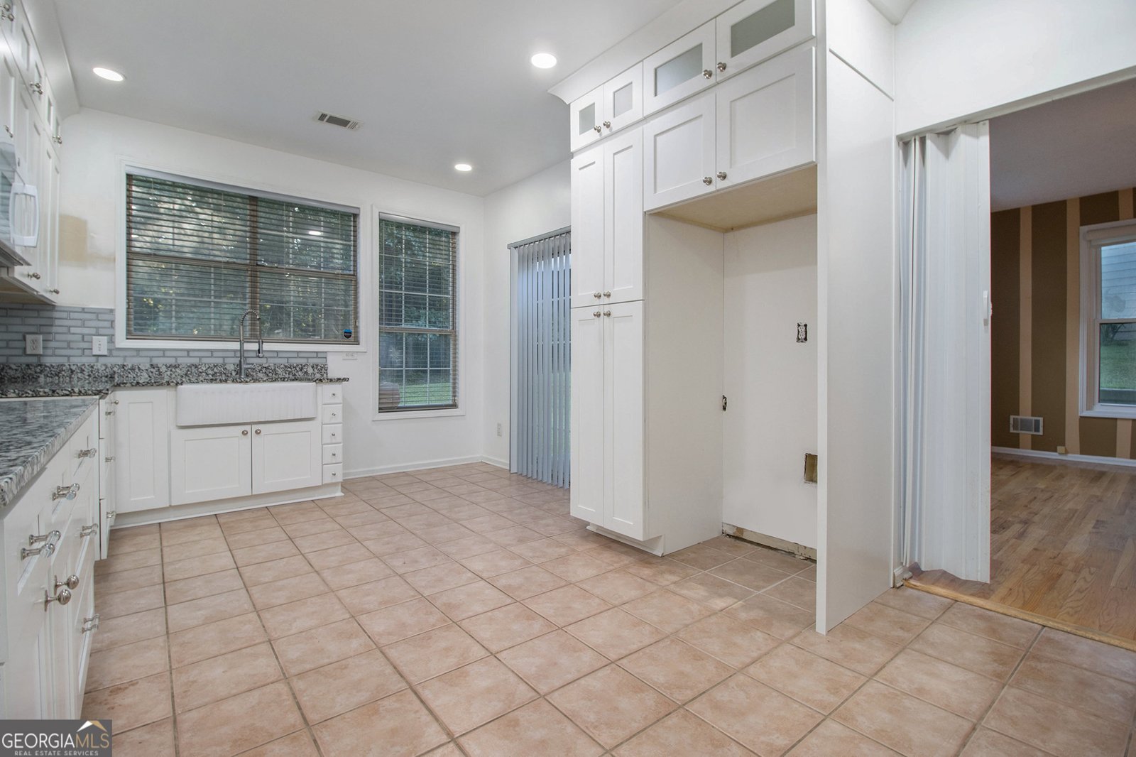 3700 River Lake Shore Ellenwood - 12