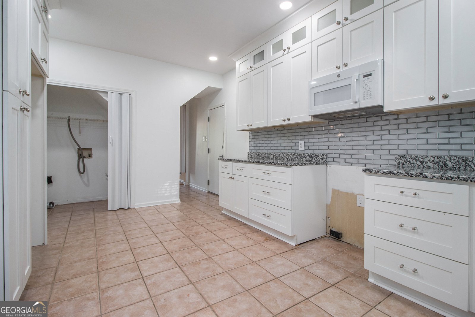 3700 River Lake Shore Ellenwood - 13