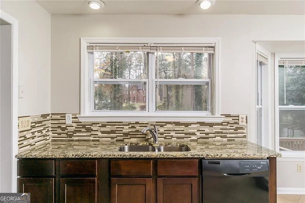 140 LEIGH KAY Drive Lawrenceville - 8
