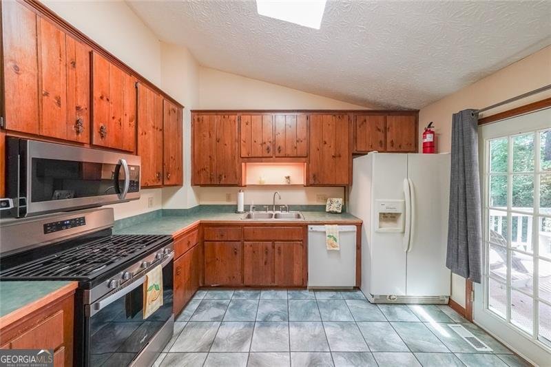 1046 SUMMER HILL Court Acworth - 10
