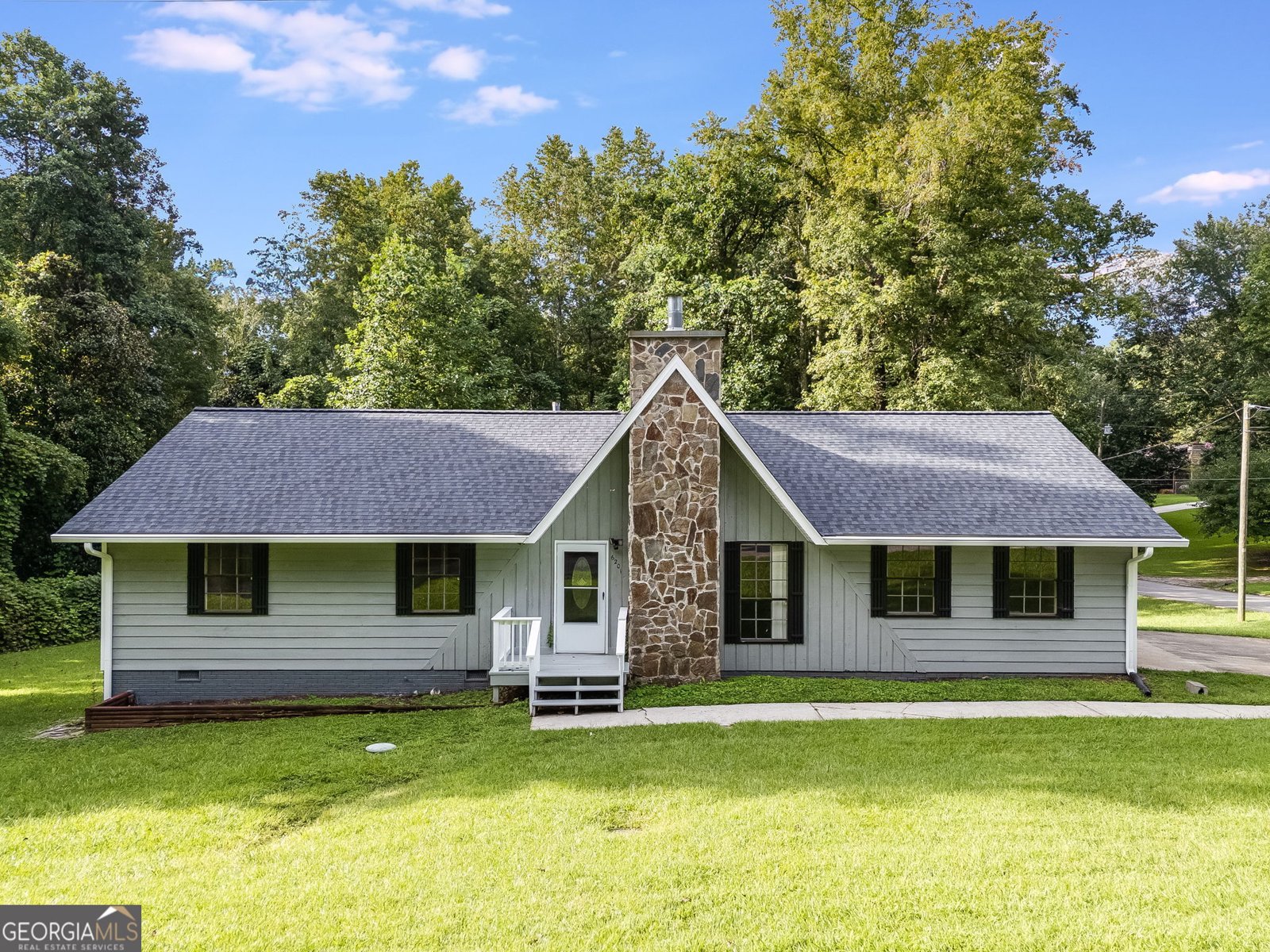 6201 Hillpine Drive Douglasville - 1