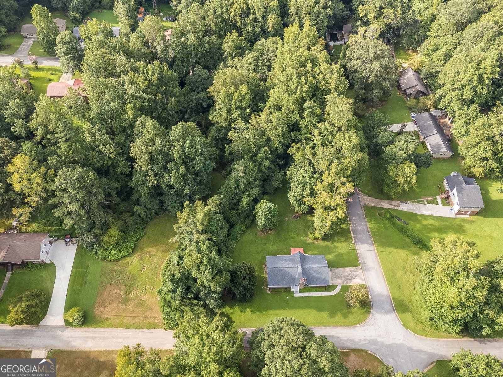 6201 Hillpine Drive Douglasville - 25