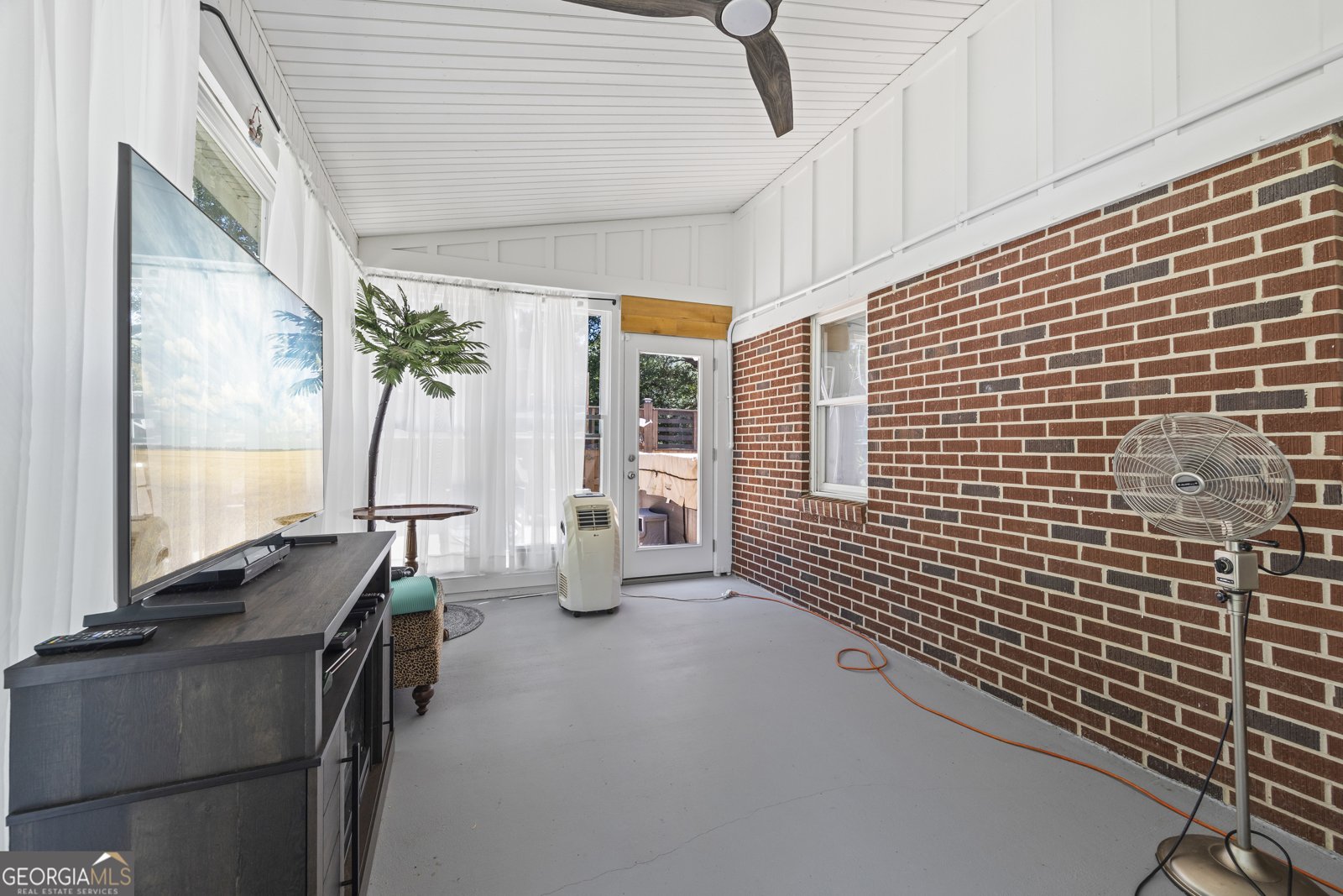 711 Shackelford Road Royston - 32