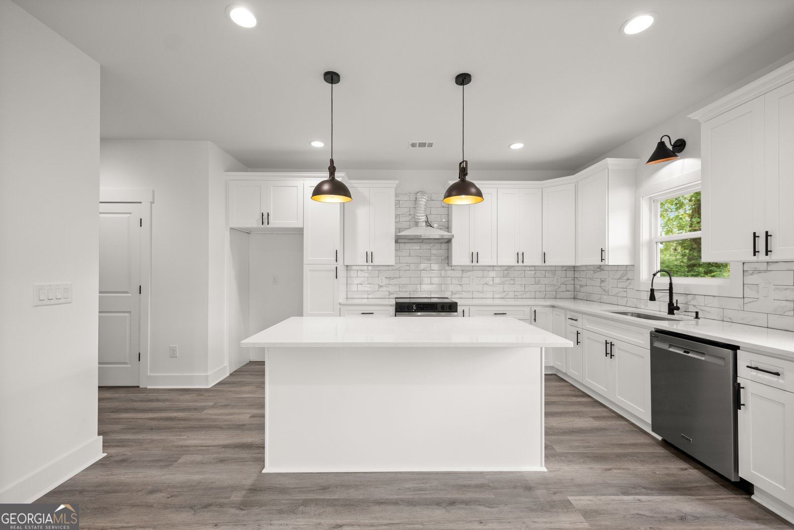182 HARDMAN Road Clarkesville - 2