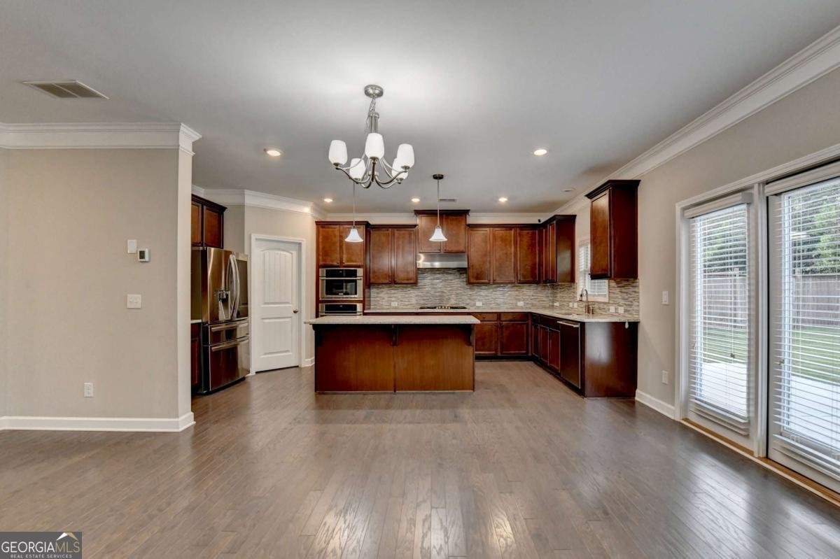 4815 EDGEMOORE Trace Cumming - 22