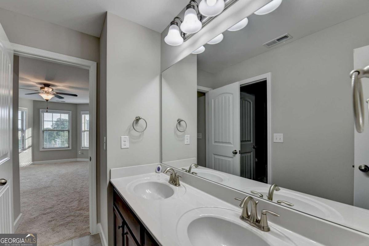 4815 EDGEMOORE Trace Cumming - 41