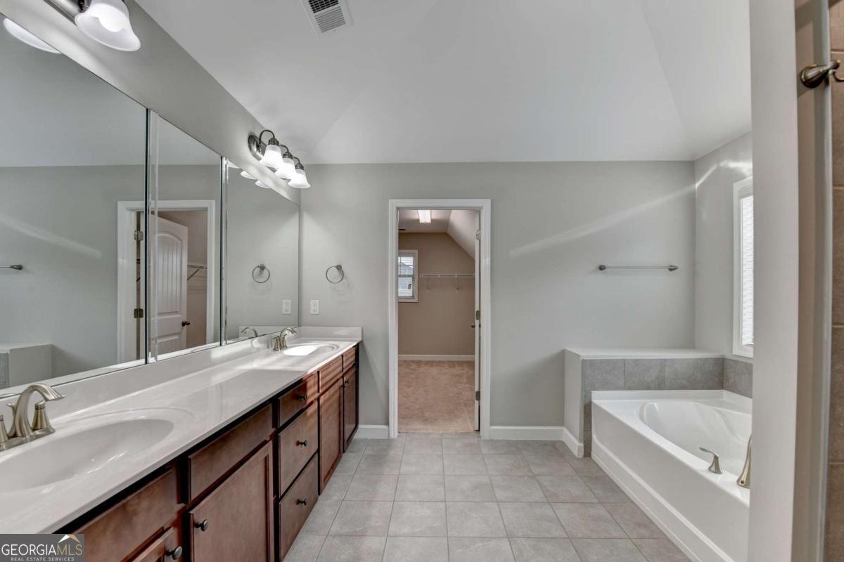 4815 EDGEMOORE Trace Cumming - 51