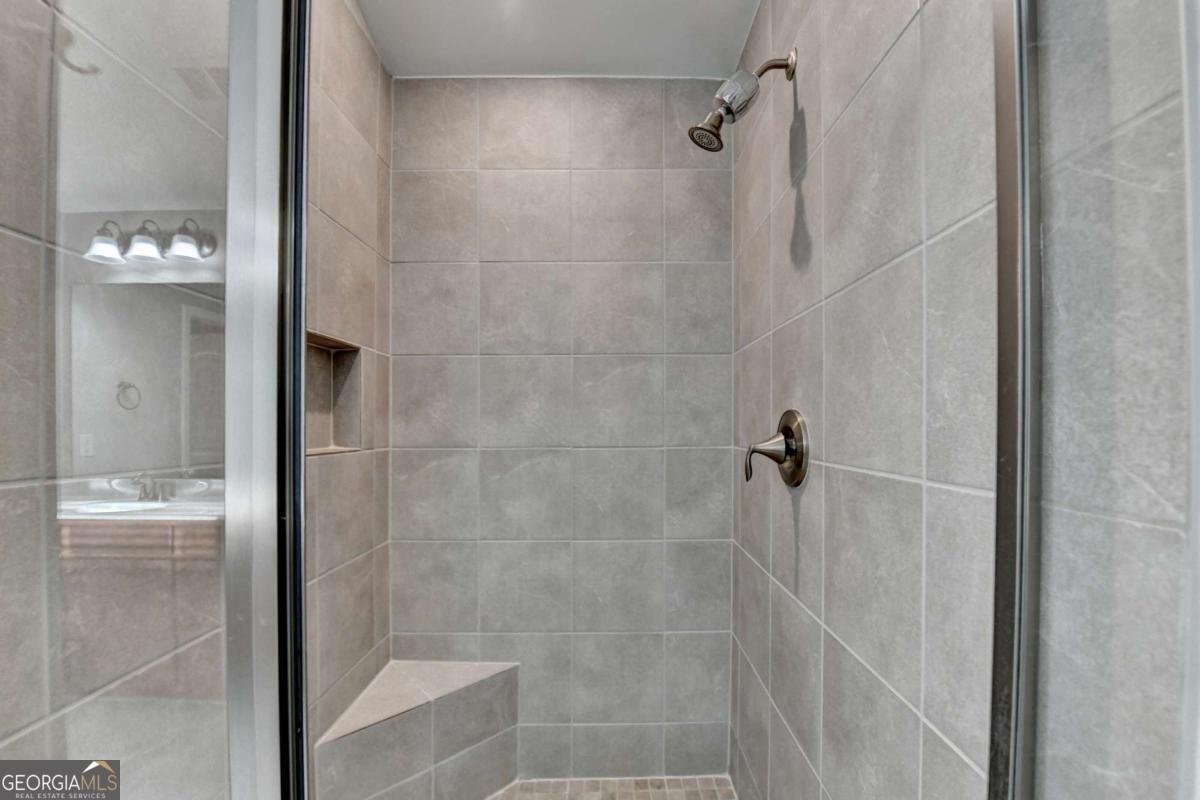 4815 EDGEMOORE Trace Cumming - 53